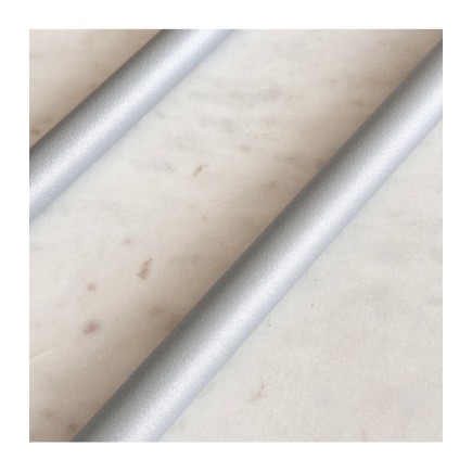Szaro-srebrny